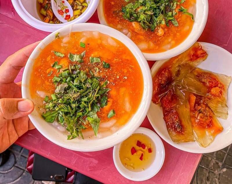 Màu đỏ óng đặc trưng của bánh canh Nam Phổ